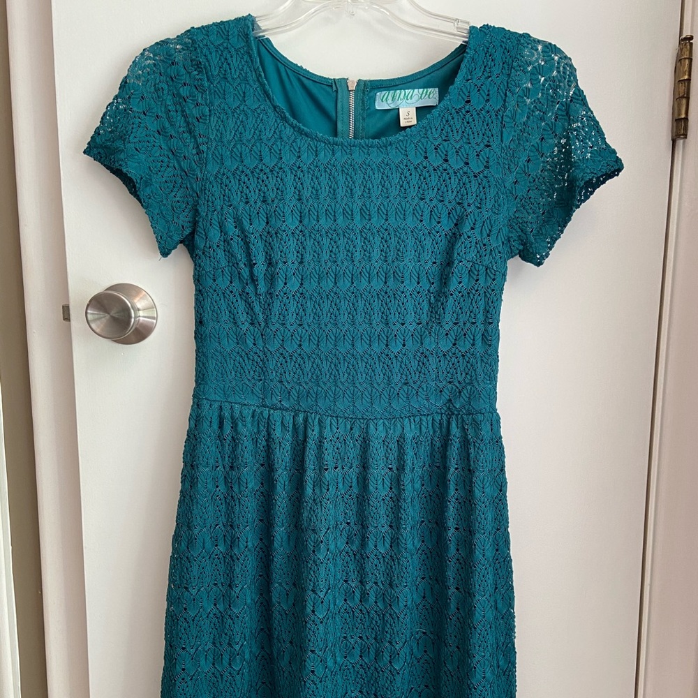 Ladies Green lace dress Size Small